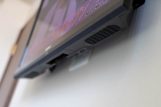 テレビ下側