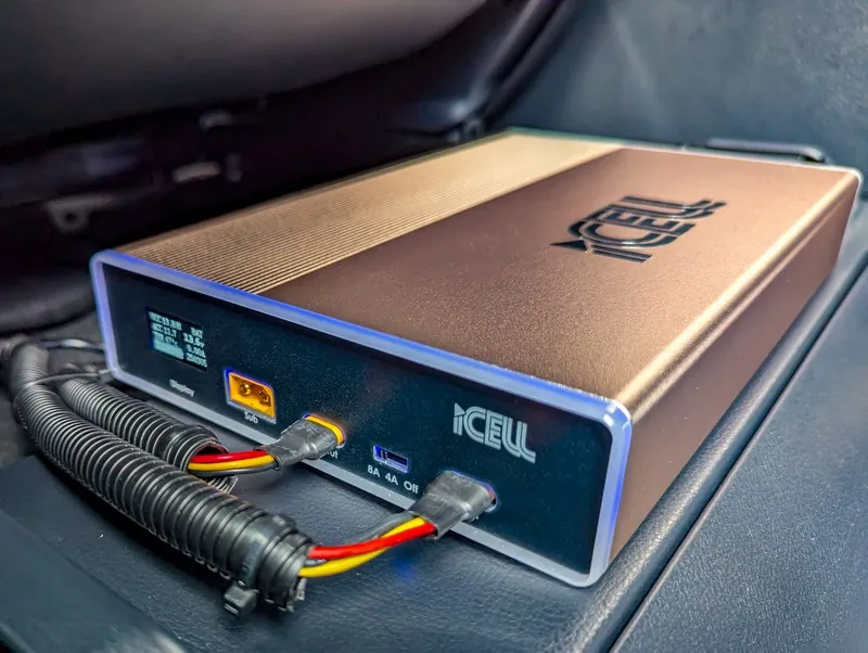 iCELL B12APの入出力配線とコネクタ接続部分の拡大画像