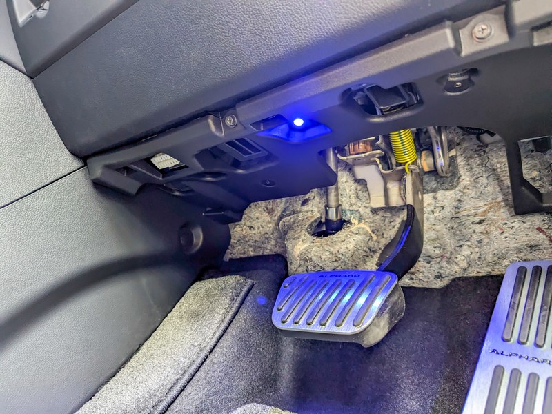 LEDフットランプ(ブルー)を取り付けたところ