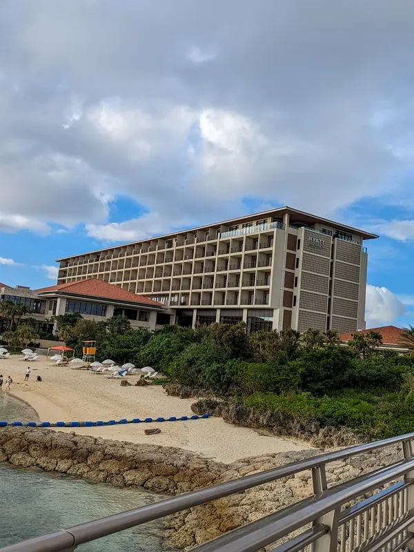 ハイヤットリージェンシー瀬良垣アイランドの遠景ホテル外観