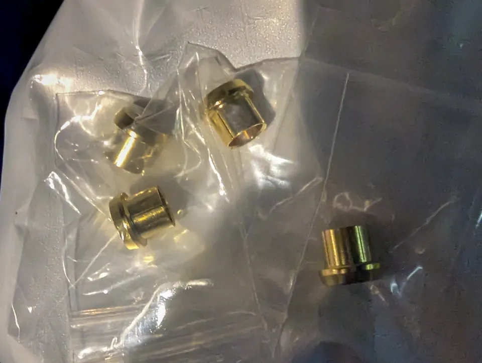 ゴールド金属タイプのRCAジャック保護キャップ