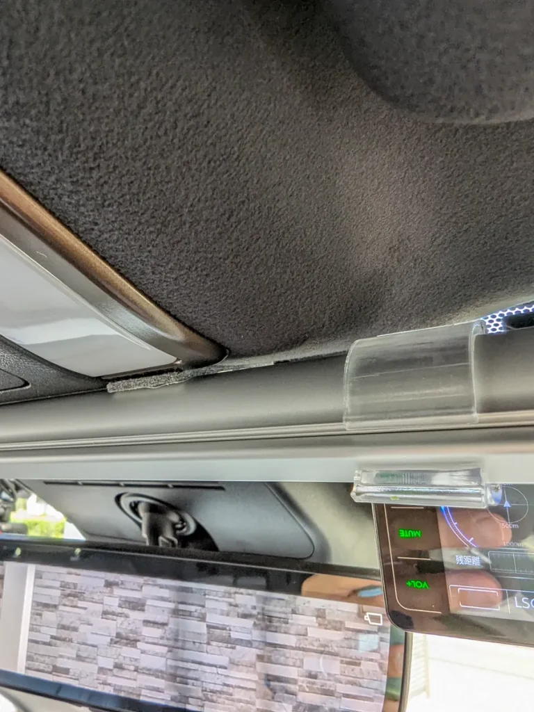 40系アルファードのルーフコンソールとシンシェードの干渉を防ぐ1mmから2mmの隙間の拡大