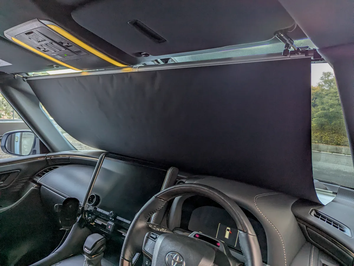 40系アルファードに装着したロール式サンシェード「シンシェード」の全体外観