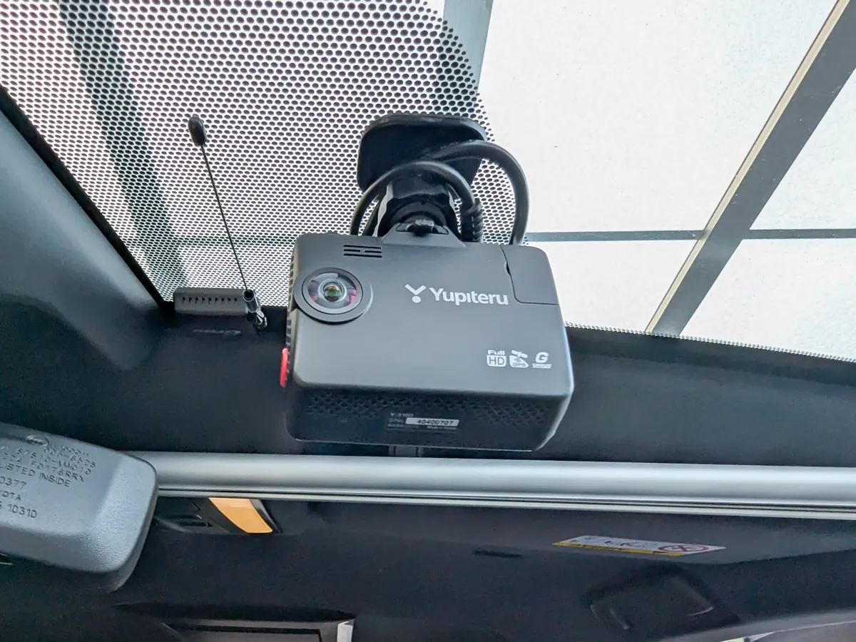 ユピテル 全方位ドライブレコーダー Y-3100 カメラ・レンズ側の外観