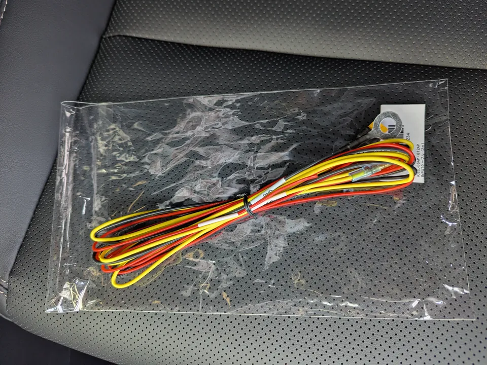 iCELL B12AP専用の入力用配線ケーブル。接触不良や電圧降下を防ぐために新調した交換用パーツ。